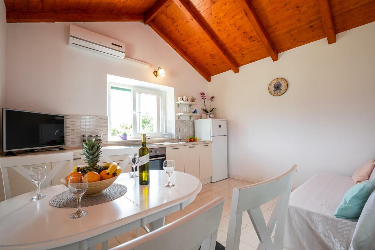 Vineyard House & Olive Grove House * Racisce