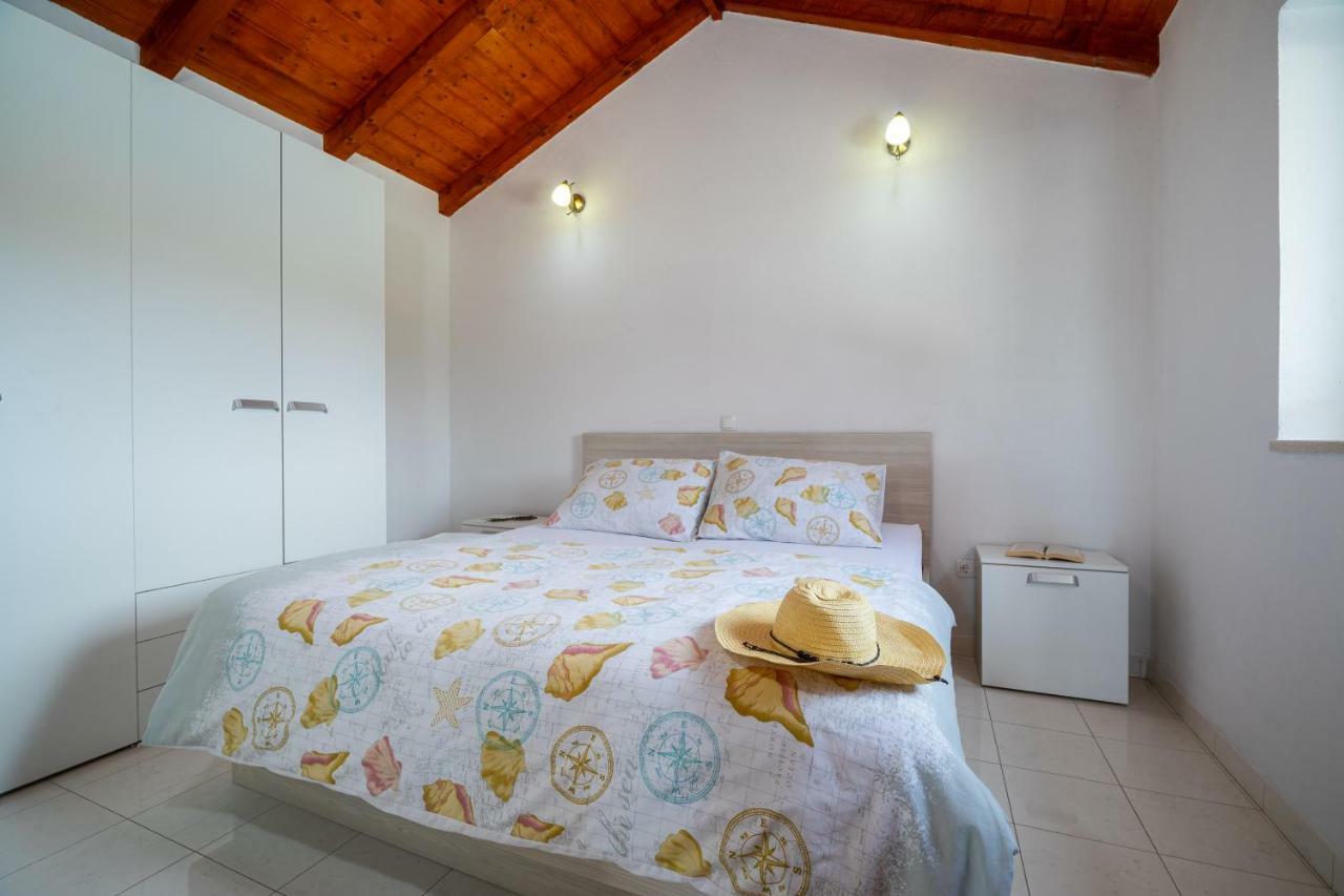 Holiday home Vineyard House & Olive Grove House *