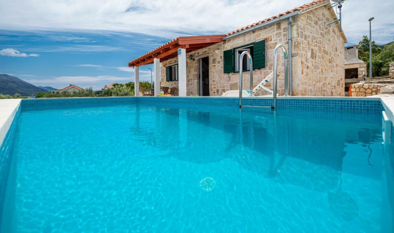Vineyard House & Olive Grove House Holiday home *